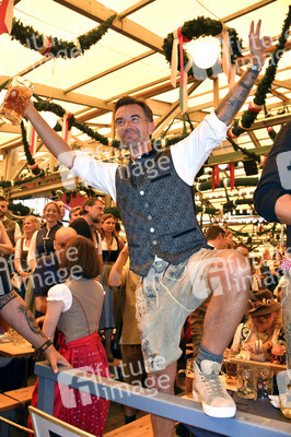 Wiesn Anstich im Schottenhamel Festzelt auf dem Oktoberfest 2023 in München