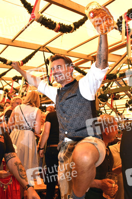 Wiesn Anstich im Schottenhamel Festzelt auf dem Oktoberfest 2023 in München