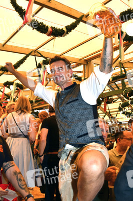 Wiesn Anstich im Schottenhamel Festzelt auf dem Oktoberfest 2023 in München