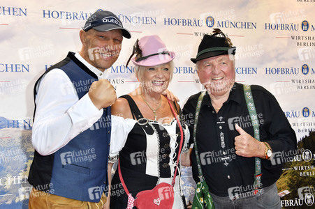 Wiesn Anstich 2023 im Hofbräu Berlin
