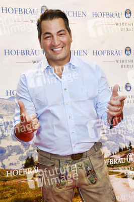 Wiesn Anstich 2023 im Hofbräu Berlin