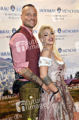 Wiesn Anstich 2023 im Hofbräu Berlin