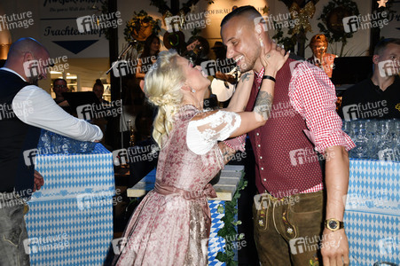 Wiesn Anstich 2023 im Hofbräu Berlin