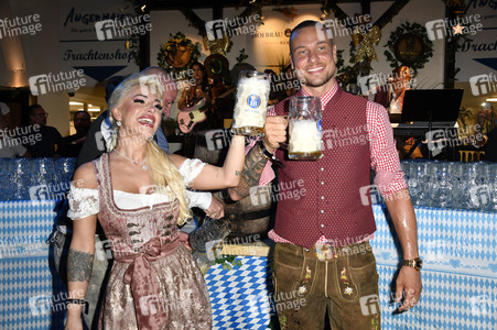 Wiesn Anstich 2023 im Hofbräu Berlin