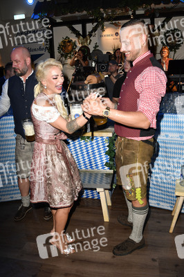 Wiesn Anstich 2023 im Hofbräu Berlin