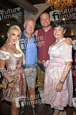 Wiesn Anstich 2023 im Hofbräu Berlin