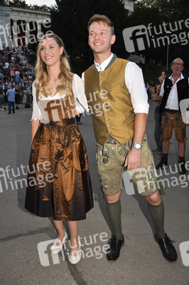 Almauftrieb beim Oktoberfest 2023 in München