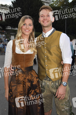 Almauftrieb beim Oktoberfest 2023 in München