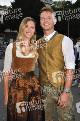 Almauftrieb beim Oktoberfest 2023 in München