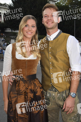 Almauftrieb beim Oktoberfest 2023 in München