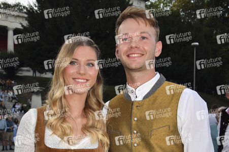 Almauftrieb beim Oktoberfest 2023 in München