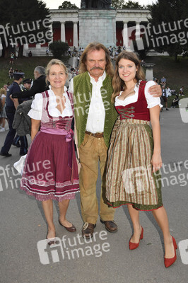 Almauftrieb beim Oktoberfest 2023 in München