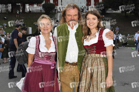 Almauftrieb beim Oktoberfest 2023 in München