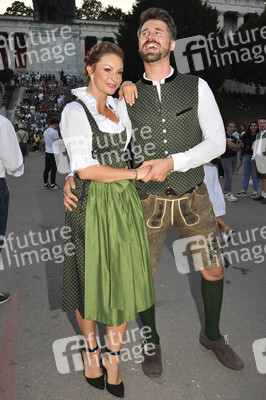 Almauftrieb beim Oktoberfest 2023 in München