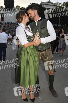 Almauftrieb beim Oktoberfest 2023 in München