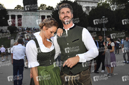Almauftrieb beim Oktoberfest 2023 in München