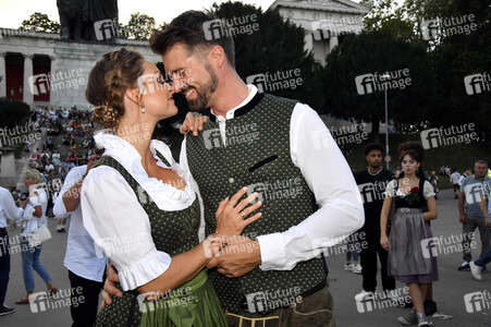 Almauftrieb beim Oktoberfest 2023 in München