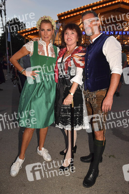 Almauftrieb beim Oktoberfest 2023 in München
