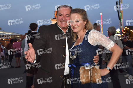 Almauftrieb beim Oktoberfest 2023 in München