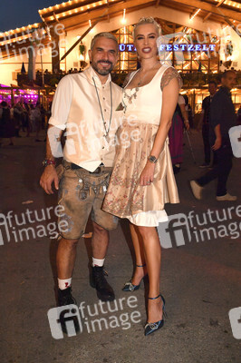 Almauftrieb beim Oktoberfest 2023 in München