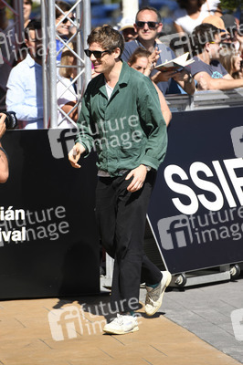 Ankunft von James Norton auf dem San Sebastian International Film Festival 2023