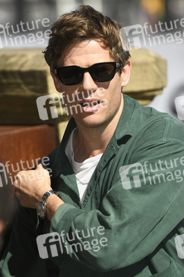 Ankunft von James Norton auf dem San Sebastian International Film Festival 2023