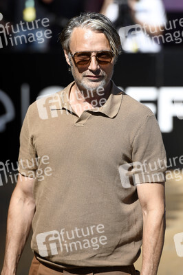 Ankunft von Mads Mikkelsen auf dem San Sebastian International Film Festival 2023