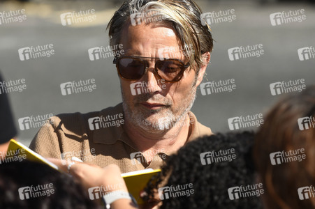 Ankunft von Mads Mikkelsen auf dem San Sebastian International Film Festival 2023