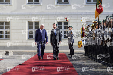 Begrüßung des Präsidenten der Republik Lettland mit militärischen Ehren in Berlin