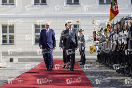 Begrüßung des Präsidenten der Republik Lettland mit militärischen Ehren in Berlin
