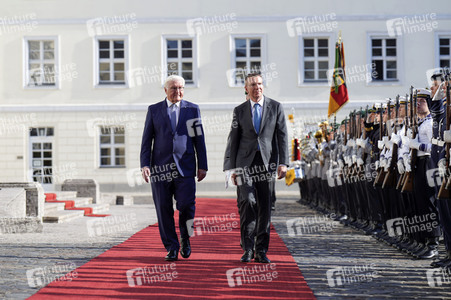 Begrüßung des Präsidenten der Republik Lettland mit militärischen Ehren in Berlin
