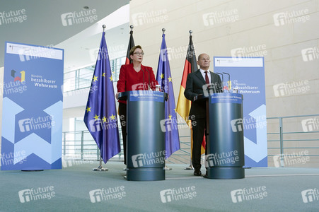 Pressestatements vor der Sitzung 'Bündnis-Tag zum bezahlbaren Wohnraum' in Berlin
