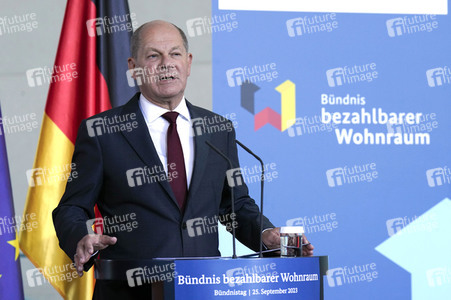 Pressestatements vor der Sitzung 'Bündnis-Tag zum bezahlbaren Wohnraum' in Berlin