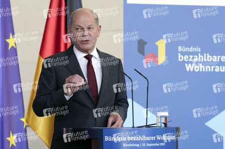 Pressestatements vor der Sitzung 'Bündnis-Tag zum bezahlbaren Wohnraum' in Berlin