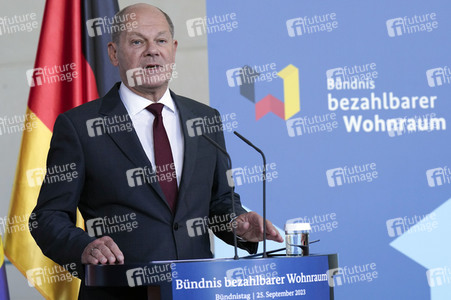 Pressestatements vor der Sitzung 'Bündnis-Tag zum bezahlbaren Wohnraum' in Berlin