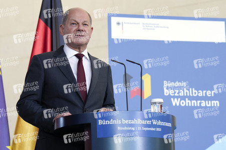 Pressestatements vor der Sitzung 'Bündnis-Tag zum bezahlbaren Wohnraum' in Berlin