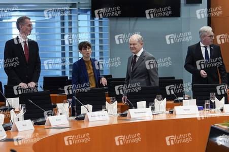 Empfang der Präsidenten von Kasachstan, Kirgisistan, Tadschikistan, Turkmenistan und Usbekistan im Kanzleramt in Berlin