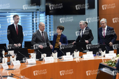 Empfang der Präsidenten von Kasachstan, Kirgisistan, Tadschikistan, Turkmenistan und Usbekistan im Kanzleramt in Berlin