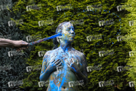 BODYART: Mauer Splash / Wall Splash