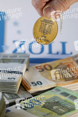 Symbolfoto Zoll-Dienstmarke