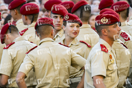 Leonor von Spanien bei Kranzniederlegung in Saragossa