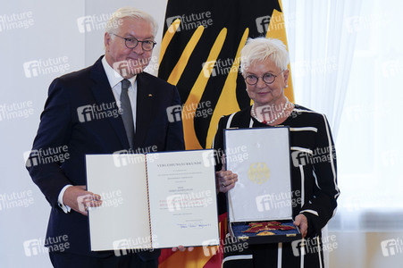 Verleihung des Verdienstordens der Bundesrepublik Deutschland in Berlin