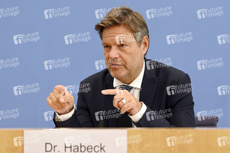 Bundespressekonferenz Vorstellung der Herbstprojektion der Bundesregierung in Berlin