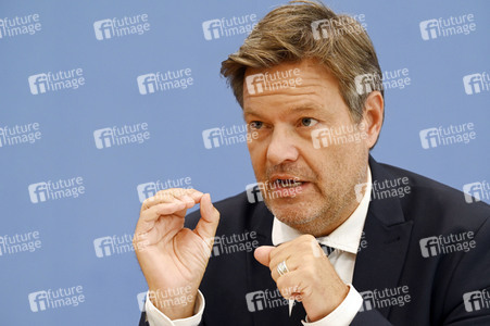 Bundespressekonferenz Vorstellung der Herbstprojektion der Bundesregierung in Berlin