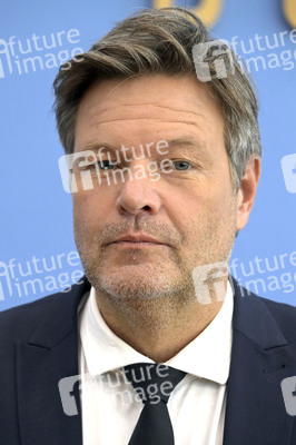 Bundespressekonferenz Vorstellung der Herbstprojektion der Bundesregierung in Berlin
