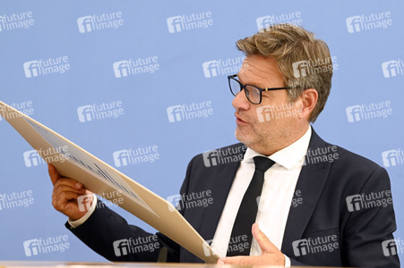Bundespressekonferenz Vorstellung der Herbstprojektion der Bundesregierung in Berlin