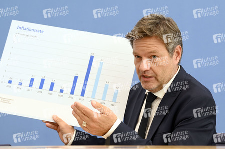 Bundespressekonferenz Vorstellung der Herbstprojektion der Bundesregierung in Berlin