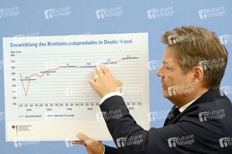 Bundespressekonferenz Vorstellung der Herbstprojektion der Bundesregierung in Berlin