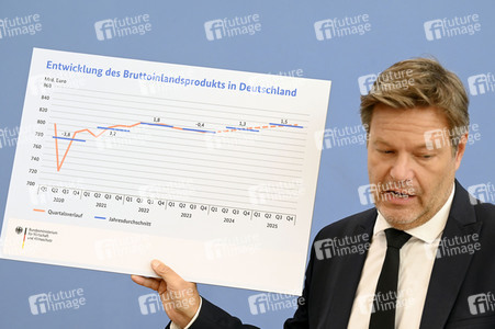 Bundespressekonferenz Vorstellung der Herbstprojektion der Bundesregierung in Berlin