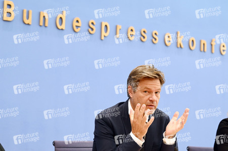 Bundespressekonferenz Vorstellung der Herbstprojektion der Bundesregierung in Berlin